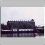 canaltour-boat&building.jpg